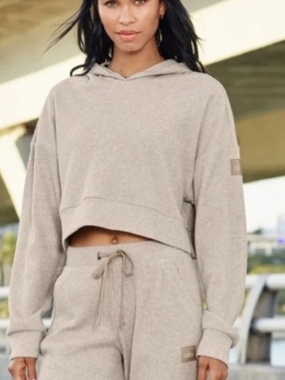 ALO Yoga Muse Hoodie Gravel Heather Long Sleeve Crop Sweatshirt Tan Gym Workout - Picture 2 of 15